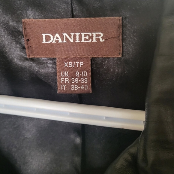 Danier leather sz Small - Picture 2 of 2